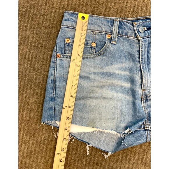 Levis 505 Shorts Womens 29 Mid Rise Cut-Off Whiskered Beach Pool Stretch Denim - Picture 3 of 9